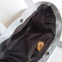 【受注制作】ポケットいっぱいラウンドトート   シルバーグレー グレー 帆布 トートバッグ  A4サイズ 6枚目の画像