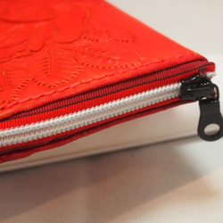 赤いバラのロングファスナー革財布 3枚目の画像