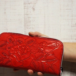 赤いバラのロングファスナー革財布 6枚目の画像