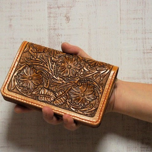 フラワーカービングのミドルウォレット