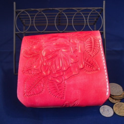 赤い薔薇カービングショート二つ折り革財布 2枚目の画像