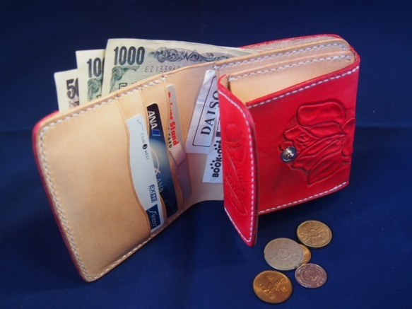 赤い薔薇カービングショート二つ折り革財布 5枚目の画像