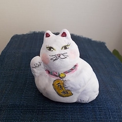 人形 紙粘土 オブジェ 招き猫ネコのタマちゃん 1枚目の画像