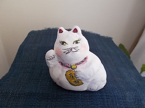 人形 紙粘土 オブジェ 招き猫ネコのタマちゃん 1枚目の画像