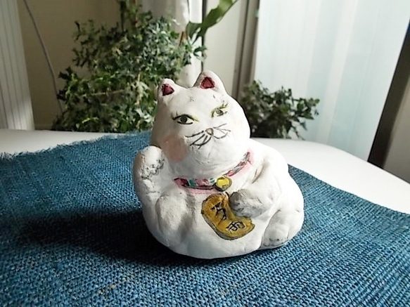 人形 紙粘土 オブジェ 招き猫ネコのタマちゃん 3枚目の画像