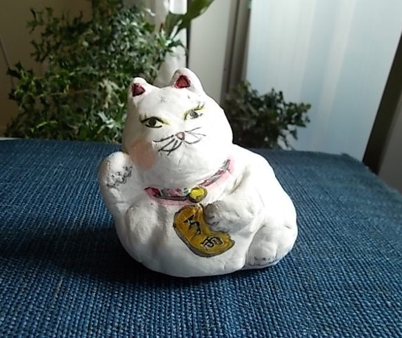 人形 紙粘土 オブジェ 招き猫ネコのタマちゃん 5枚目の画像