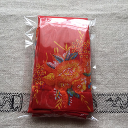 お花模様がキュートなレトロ調赤色クッションカバー 40cm用　 5枚目の画像