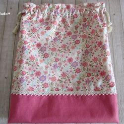 【受注製作】巾着サイズお選びください。花柄と無地濃いピンクの巾着袋　裏地付き　ピンク　入園入学 3枚目の画像