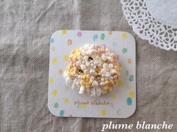 petit flower brooch(ye) 2枚目の画像