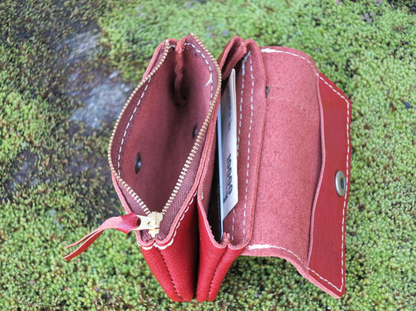 赤い財布/ハンドメイドのレザー財布/革の財布/一点物 4枚目の画像