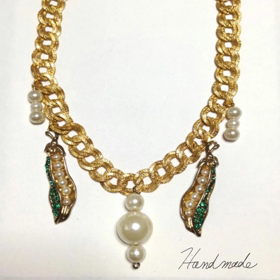 ビジュービーンネックレス