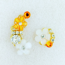 オレンジ花×白花 スワロフスキービジューのイヤーカフ&イヤリング 