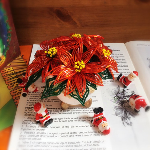 ビーズフラワー　　　　　ポインセチア　ヒイラギ ビーズフラワー ポインセチア2 その他インテリア雑貨 ビーズ大好き