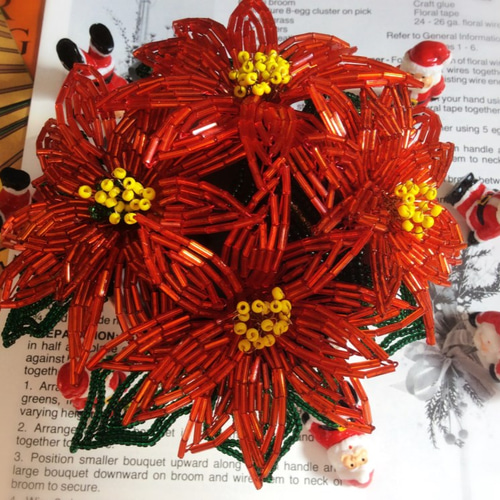 ビーズフラワー　　　　　ポインセチア　ヒイラギ ビーズフラワー ポインセチア2 その他インテリア雑貨 ビーズ大好き