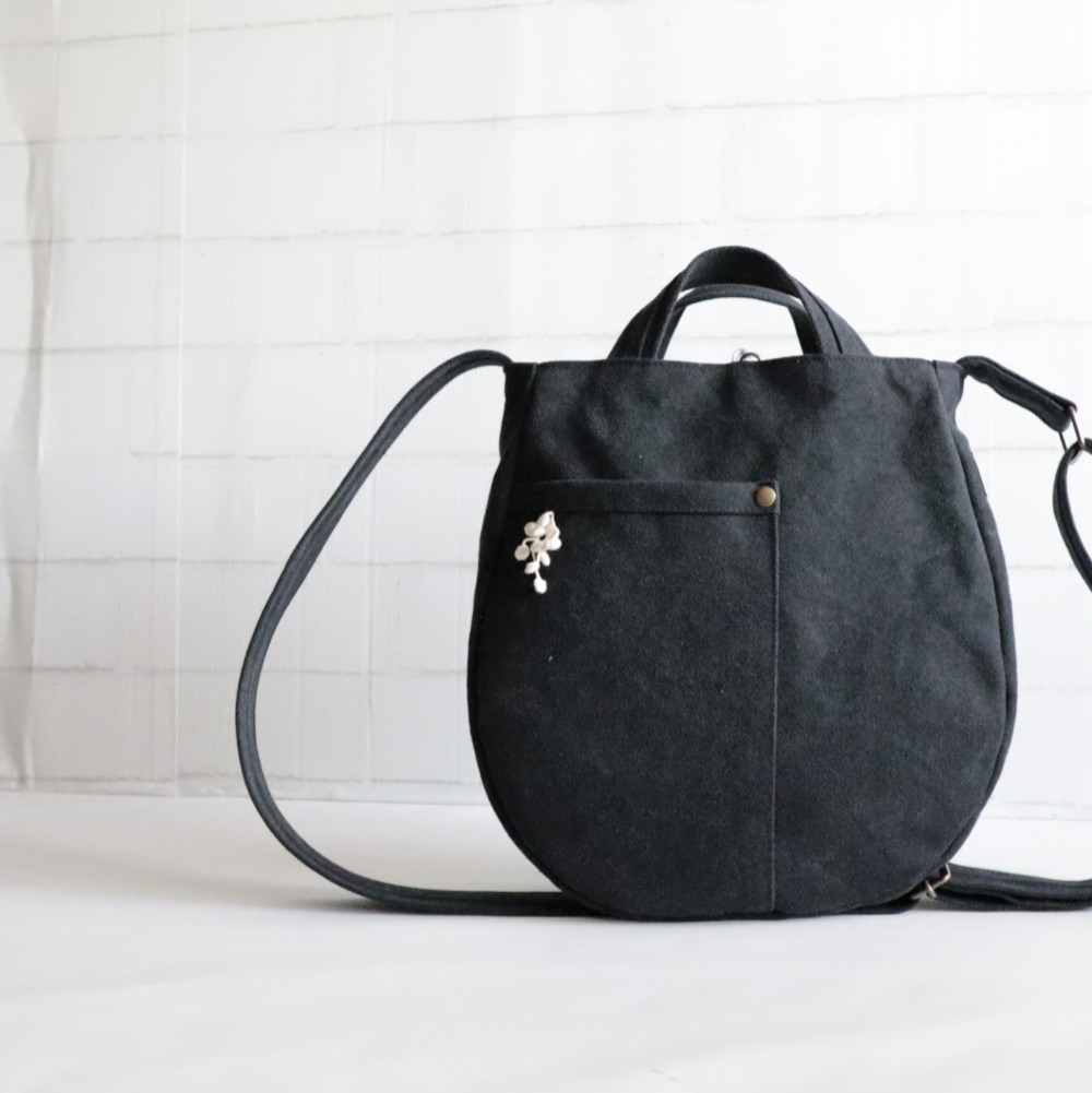 《Mサイズ》【選べるポケット飾り♪】まんまるポシェット＊ヴィンテージ8号帆布×ブラック