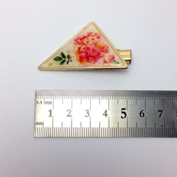 お花柄三角ヘアクリップ 5枚目の画像