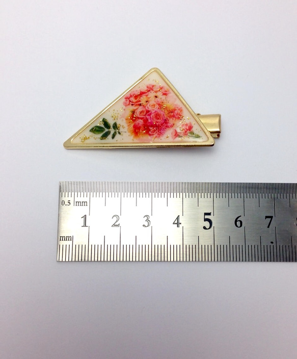 お花柄三角ヘアクリップ 5枚目の画像
