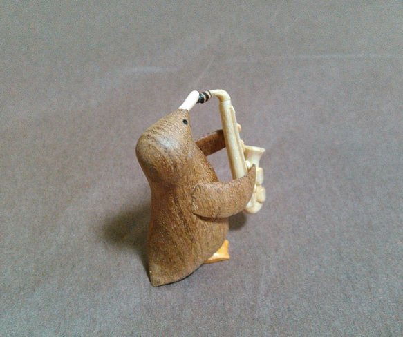 木製中音薩克斯企鵝 第3張的照片