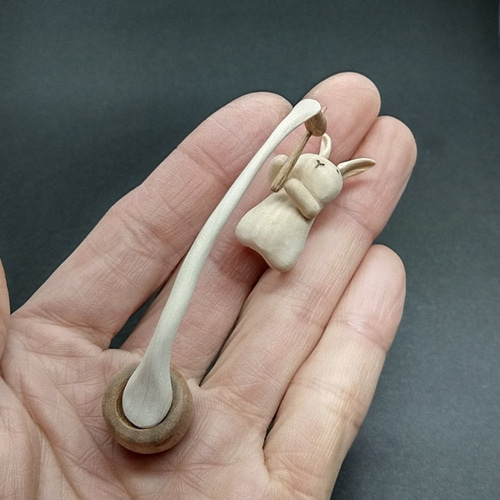 美品 木工細工 うさぎの餅付き 積み木オブジェ ヒノキ 置物 兎 美品 木工細工 うさぎの餅付き 積み木オブジェ ヒノキ 置物 兎