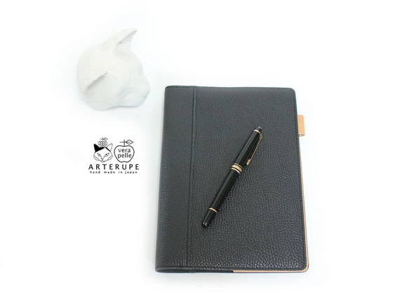 黒革の猫手帖　A５サイズ 本革シュリンクレザー使用 ノートカバー 2枚目の画像