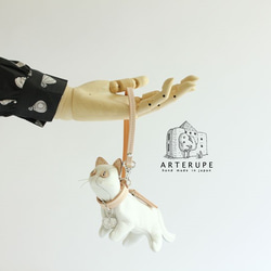 白猫 小さなポーチGattina Baffi イタリア製シュリンクレザー 1枚目の画像