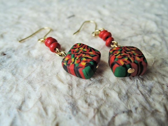熱い国の四角いピアス/樹脂粘土 ピアス（フック・チェーン） Aksa