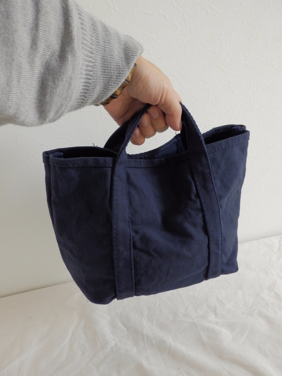 帆布 BASIC TOTE (S) NAVY 4枚目の画像