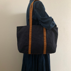 【creema限定】A4対応  帆布　BASIC TOTE ( M ) ネイビー ×キャメル 1枚目の画像