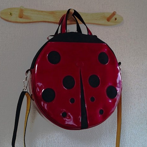 未使用 タグ付き♪ツモリチサト カゴバッグ ポシェット てんとう虫 フラワー ころんと可愛い♡てんとう虫と四つ葉のクローバーの幸せな