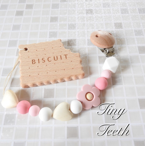 【Tiny teeth™】☆ビスケット歯固め付きおもちゃホルダー 1枚目の画像