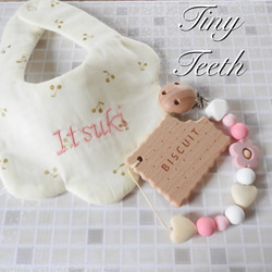 【Tiny teeth™】☆ビスケット歯固め付きおもちゃホルダー 2枚目の画像