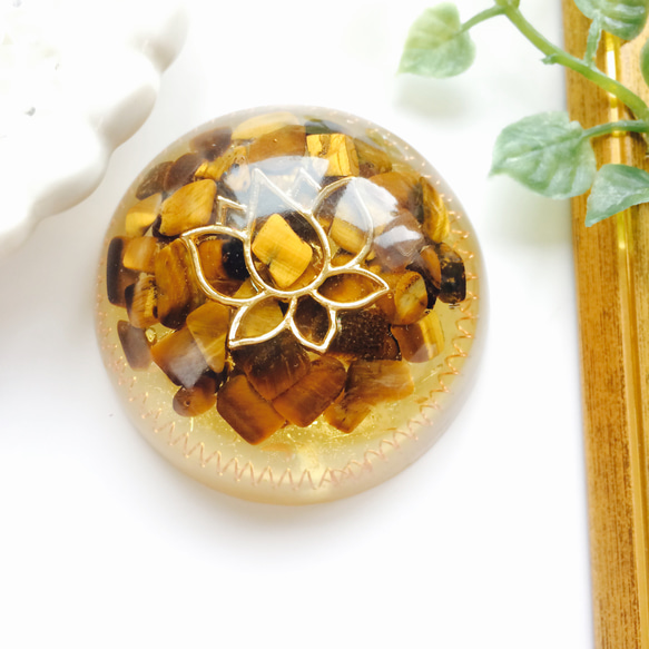 《sale》タイガーアイ×水晶・蓮の花のドーム型オルゴナイト 5枚目の画像