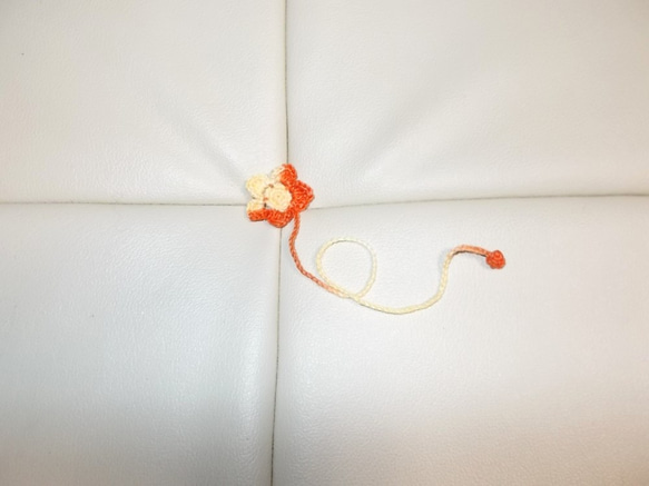 花モチーフのブックマーク（オレンジ） 1枚目の画像