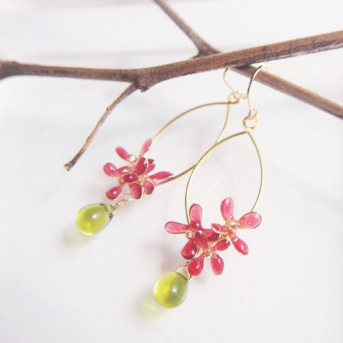 No.196 チェコビーズ 薄い赤のグラデーションピアス ハンドメイド