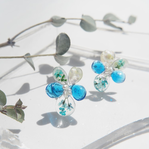 色んな花びら⋆ビオラ（青）のピアス・イヤリング ピアス（スタッド  