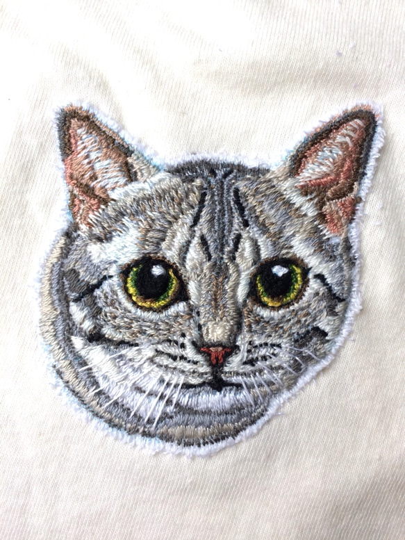 リアル猫ちゃん刺繍Tシャツ 3枚目の画像