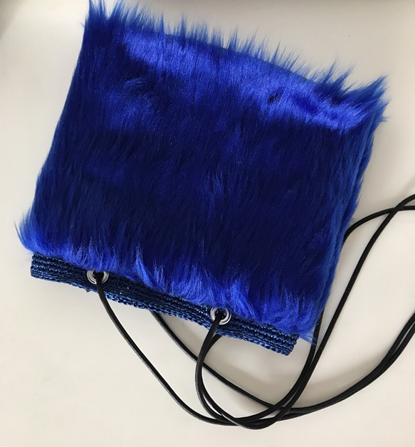 送料無料/ エコアンダリヤ × フェイクファー  ショルダーバッグ  Blue×Blue fur 1枚目の画像