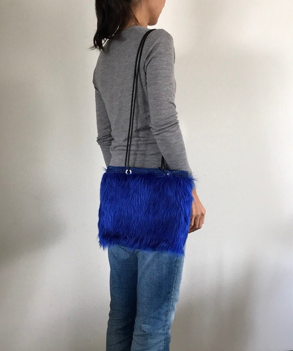 送料無料/ エコアンダリヤ × フェイクファー  ショルダーバッグ  Blue×Blue fur 2枚目の画像