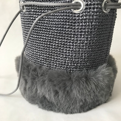 ファー付き巾着バッグ  charcoal gray ×  charcoal gray fur 3枚目の画像