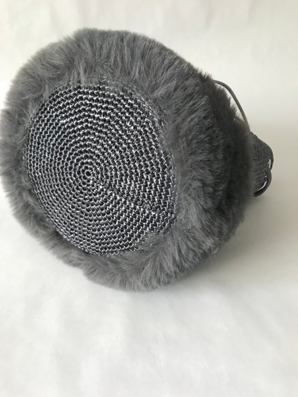 ファー付き巾着バッグ  charcoal gray ×  charcoal gray fur 5枚目の画像