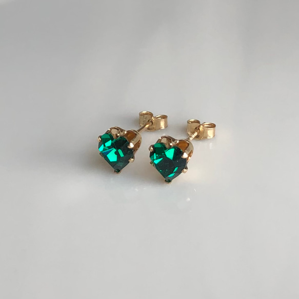 ≪14kgf≫vintage swarovski ハートピアス　エメラルド 5枚目の画像