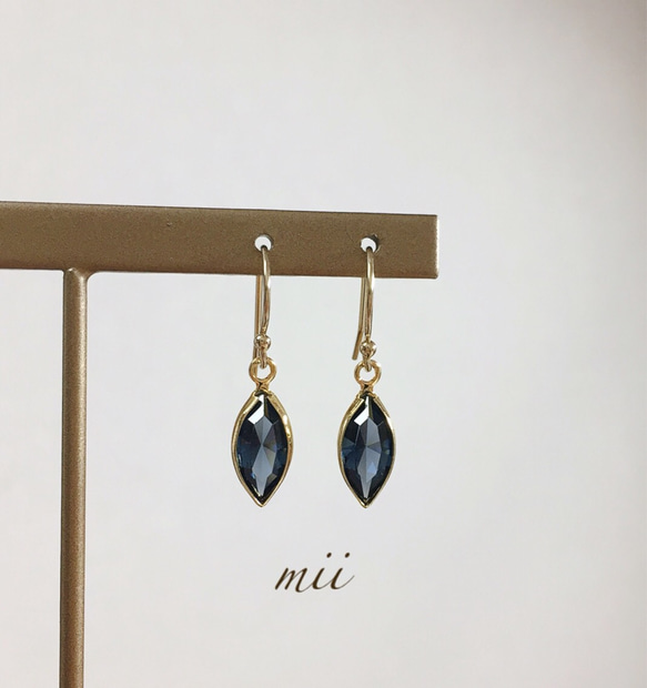 ≪14kgf≫ vintage swarovski モンタナ フックピアス 1枚目の画像