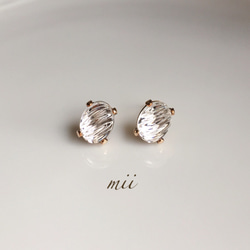 ≪14kgf≫vintage  swarovski ウェーブクリスタル 一粒ピアス 1枚目の画像