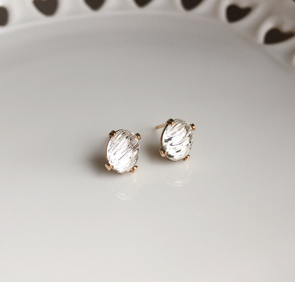 ≪14kgf≫vintage  swarovski ウェーブクリスタル 一粒ピアス 2枚目の画像