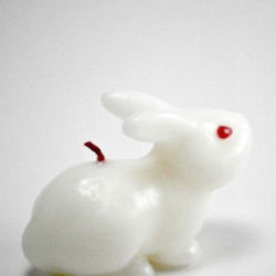 ウサギさんキャンドル【座り/白】 4枚目の画像