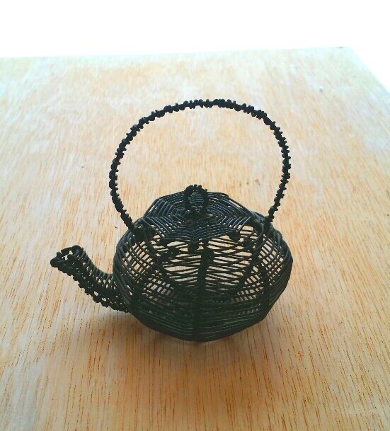 小さな鉄瓶　ワイヤークラフト 4,000円