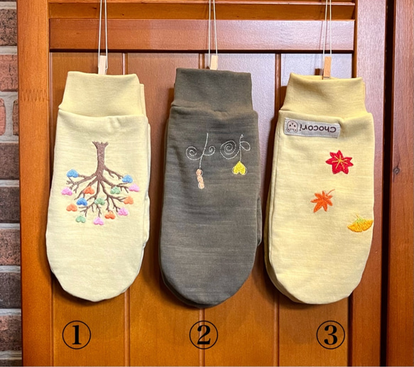 刺繍が可愛いミトン手袋 ハートのツリー、手描き風フラワー