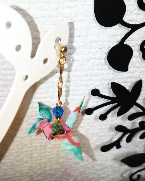 鶴の折り紙ピアス＆イヤリング（青） 2枚目の画像