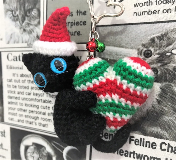 黒猫クリスマス☆ハートのキーホルダー*あみぐるみ♡キーホルダー・ストラップ・ボールチェーン☆受注製作品 2枚目の画像