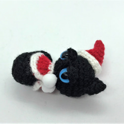 】小さいぺったんこクリスマスやさぐれ黒猫☆あみぐるみ＊受注製作品 2枚目の画像